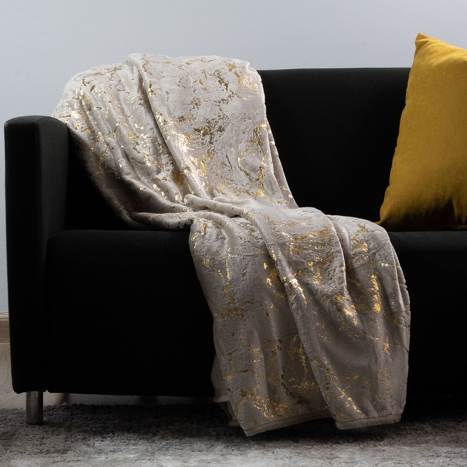 Plush Throws Natural & Gold Plush Throws Natural & Gold