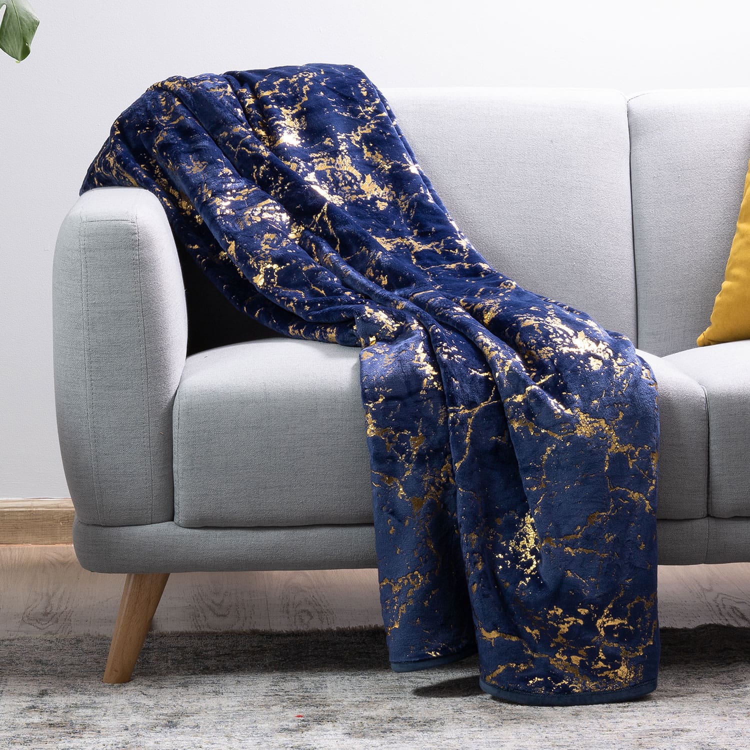 Plush Throws Navy & Gold Plush Throws Navy & Gold